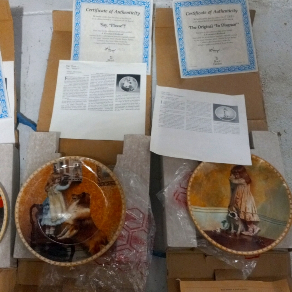 Lot of 8 vintage collectable plates.